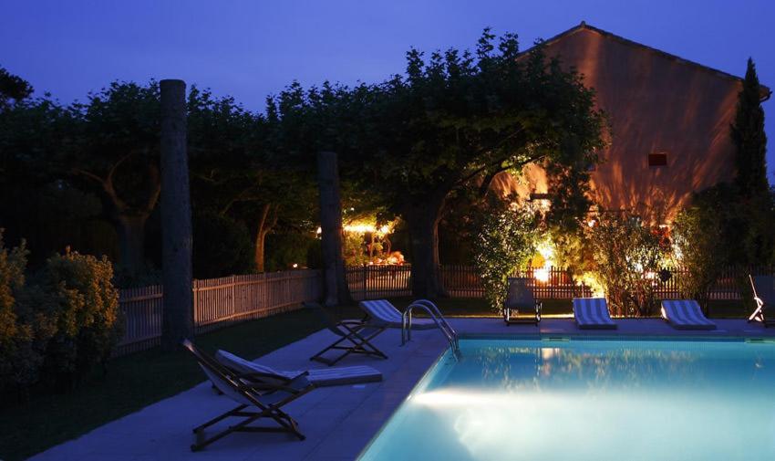 Hotel Le Mas Des Gres & Restaurant Sous Les Platanes Lagnes Zewnętrze zdjęcie