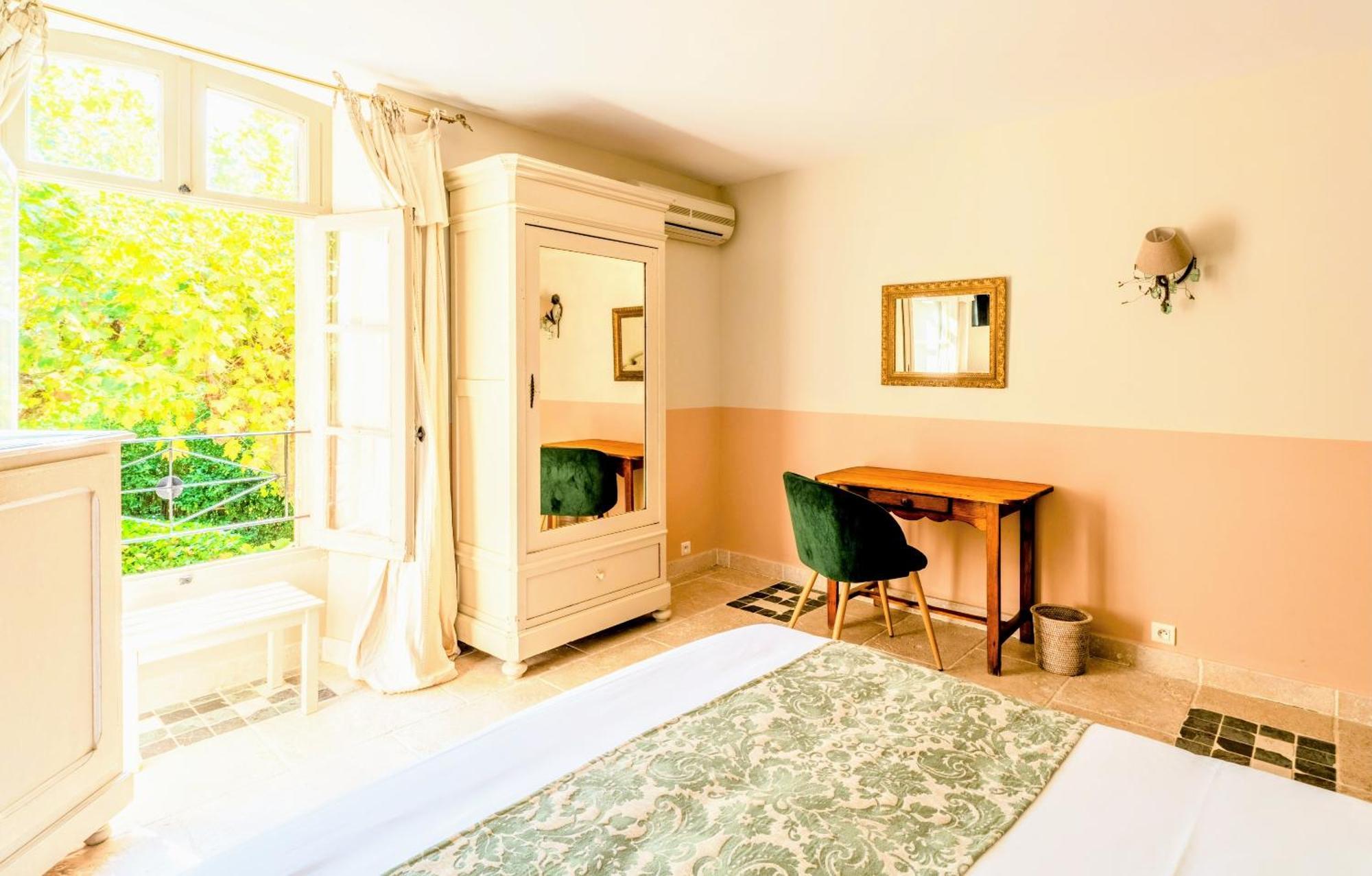 Hotel Le Mas Des Gres & Restaurant Sous Les Platanes Lagnes Zewnętrze zdjęcie